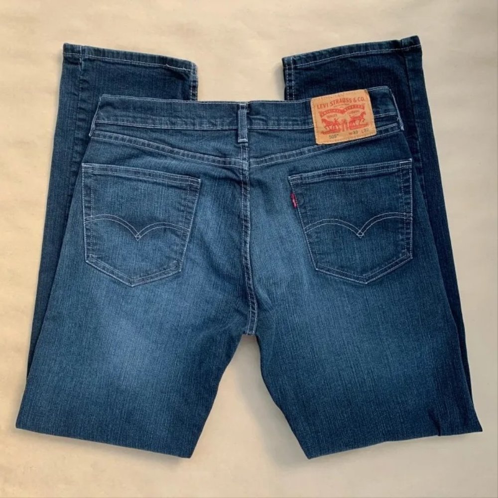 Levi's 505 Straight Fit Jeans. Size: 33 Waist - 32 Length. Colour: dark blue